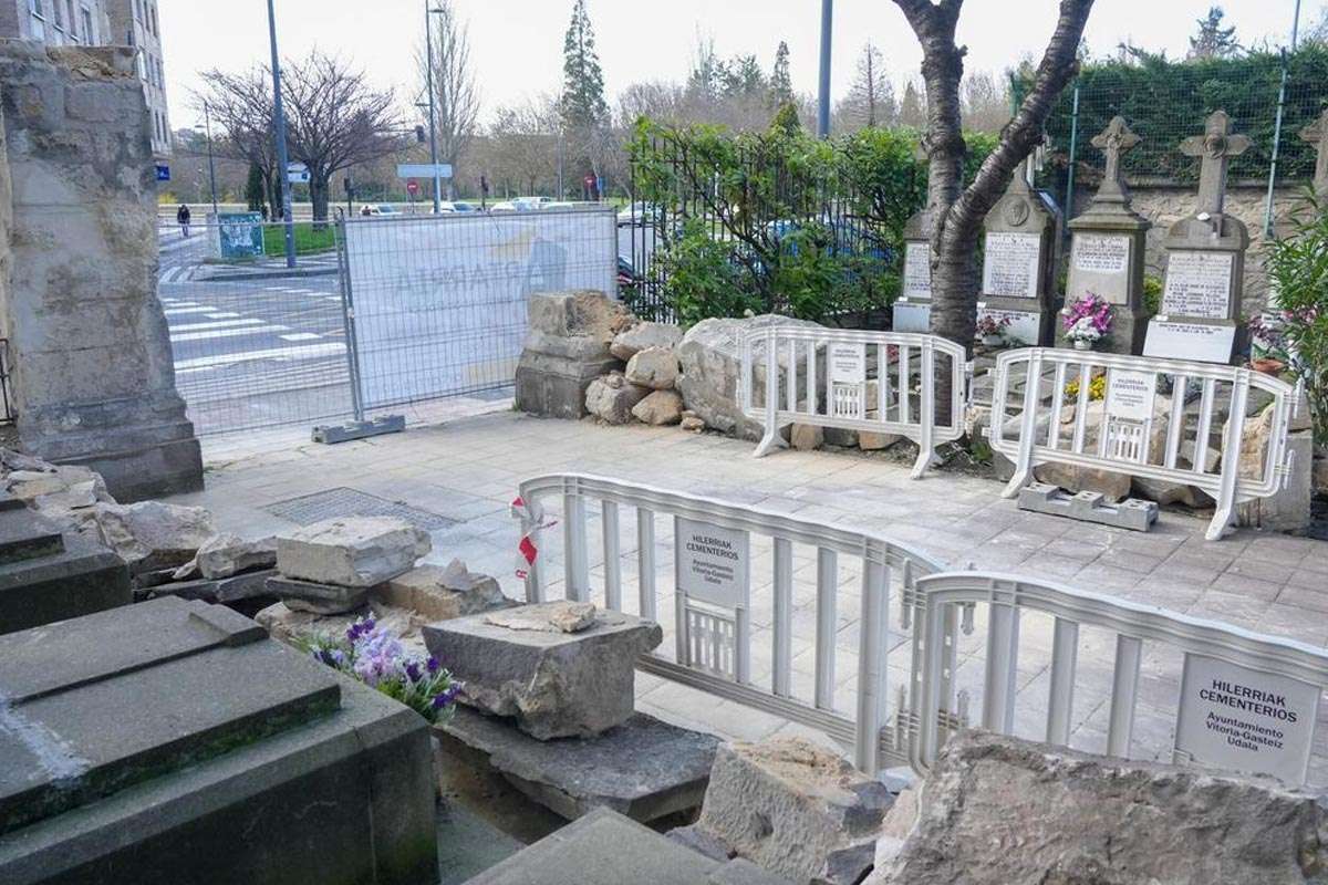 Accidente impactante deja sin muro al Cementerio de Santa Isabel