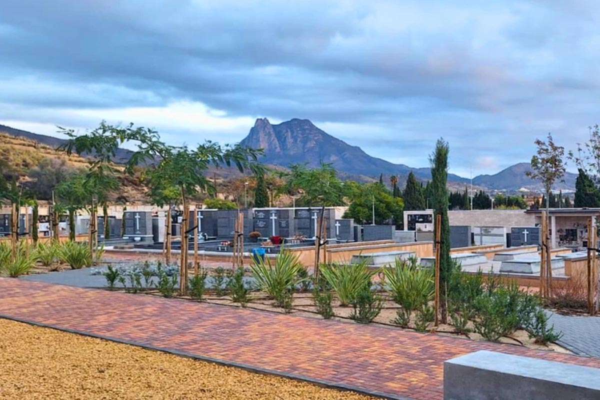 Villajoyosa ofrece fosas-panteón por 75 años en su cementerio municipal
