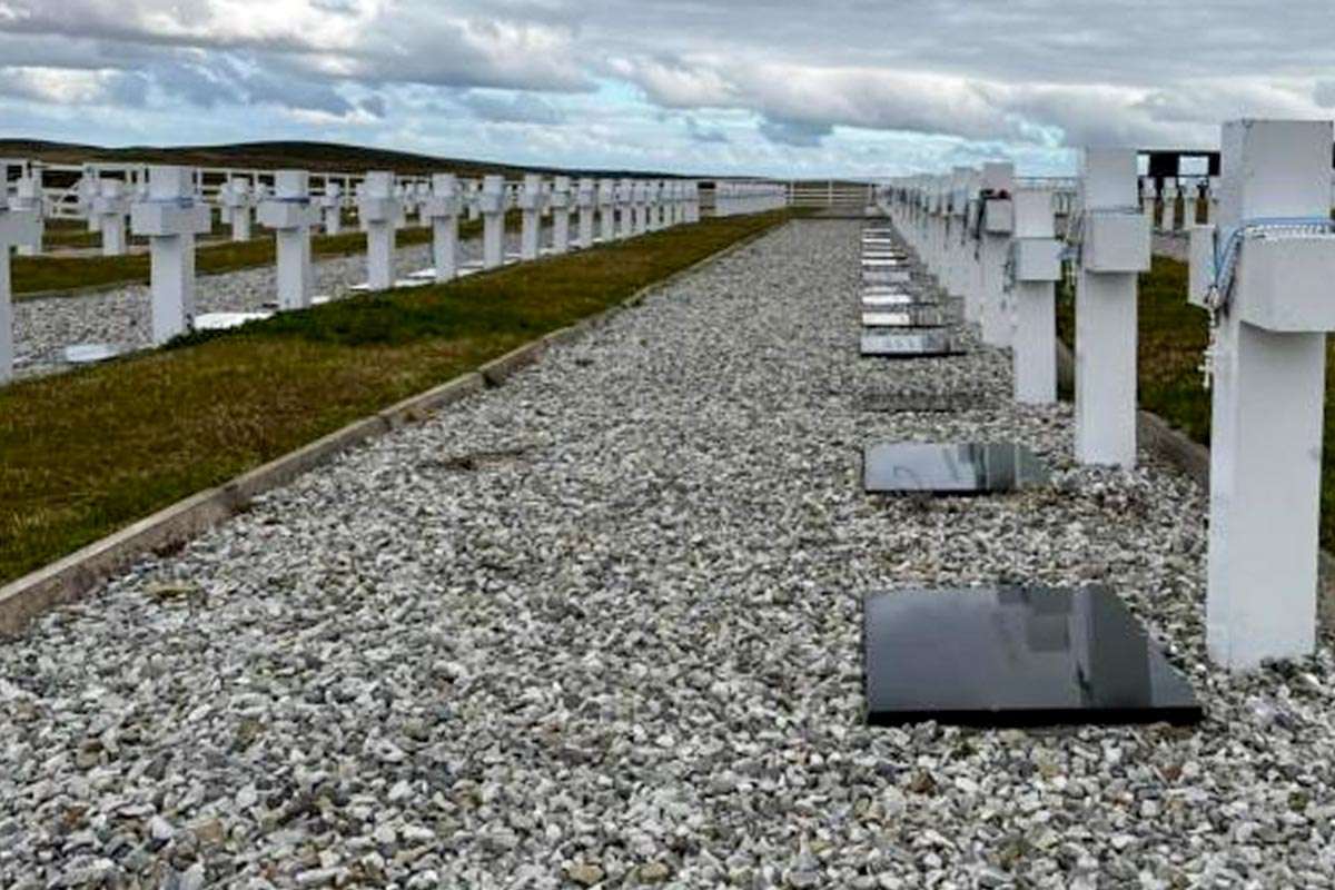 Cementerio de Darwin en las Malvinas: un testimonio silencioso del costo humano de la guerra