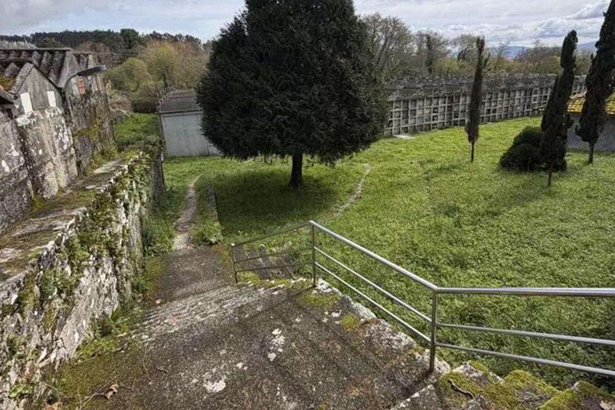 Cangas ordena limpiar el cementerio privado de Darbo mientras avanza su posible municipalización