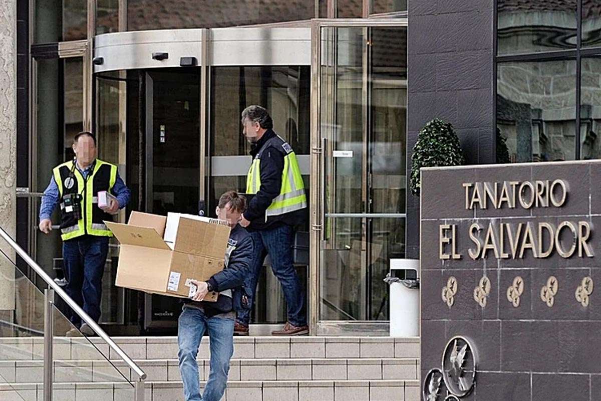 El escándalo de los ataúdes reutilizados sacude a Castilla y León