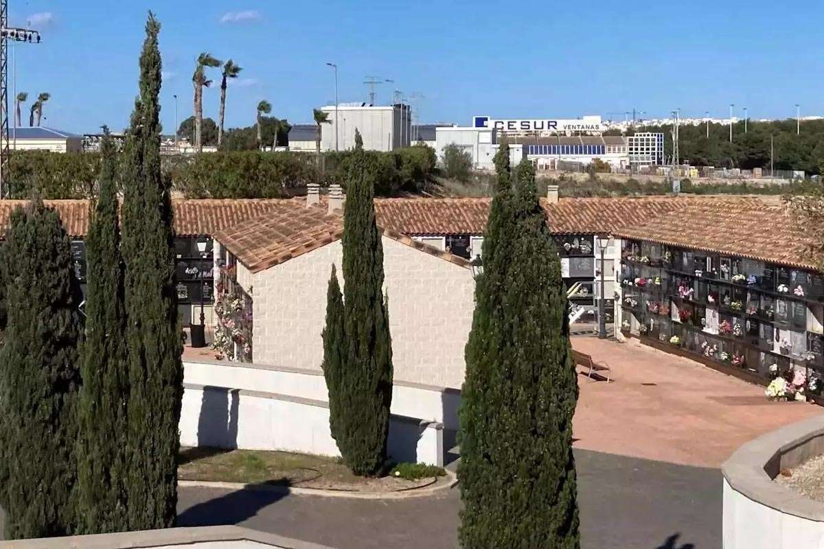 Ampliación del cementerio de Torrevieja: un proyecto con condicionantes ambientales y urbanísticos