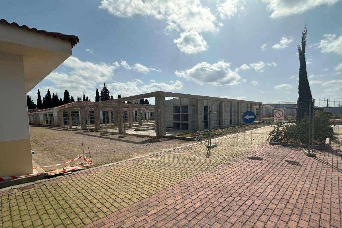 El cementerio municipal de Almendralejo amplía su capacidad con 320 nuevos nichos
