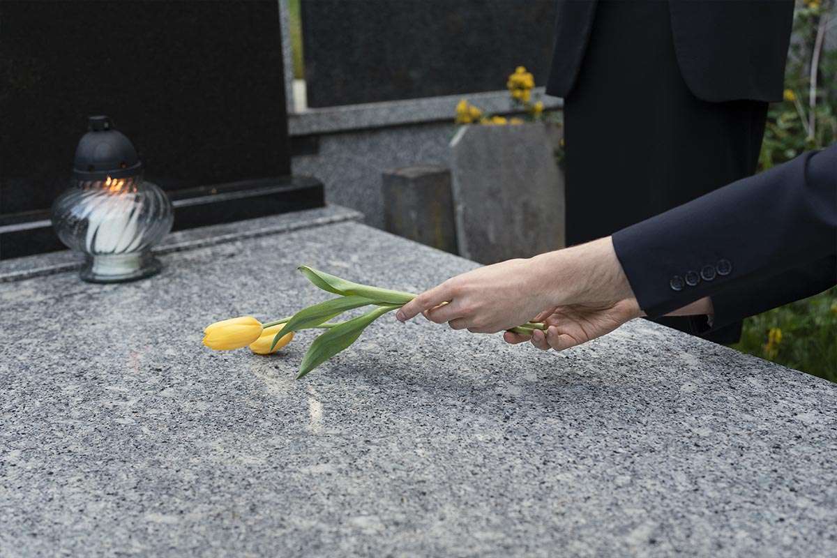 Cataluña abre la puerta a la profesionalización en los servicios funerarios