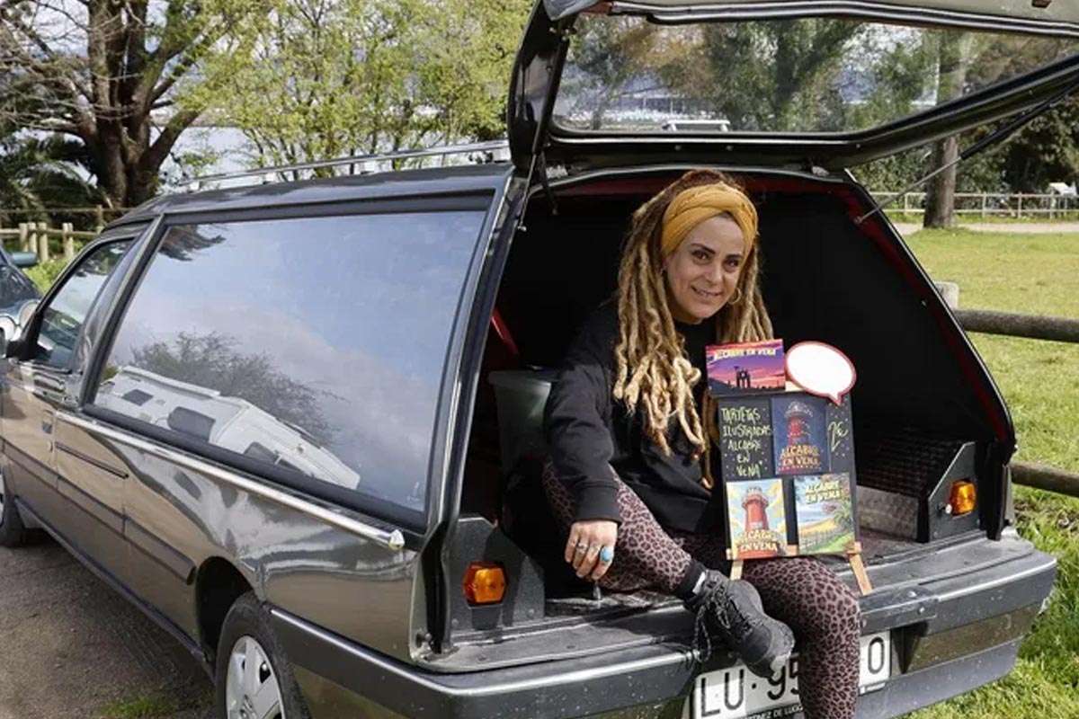 El arte de vivir en libertad: María Fuentes y su hogar sobre ruedas