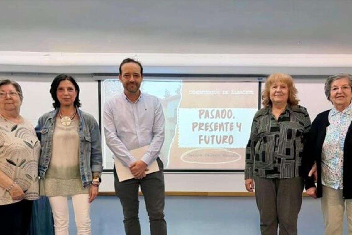 El Ayuntamiento de Albacete acerca a los vecinos las mejoras realizadas en sus cementerios