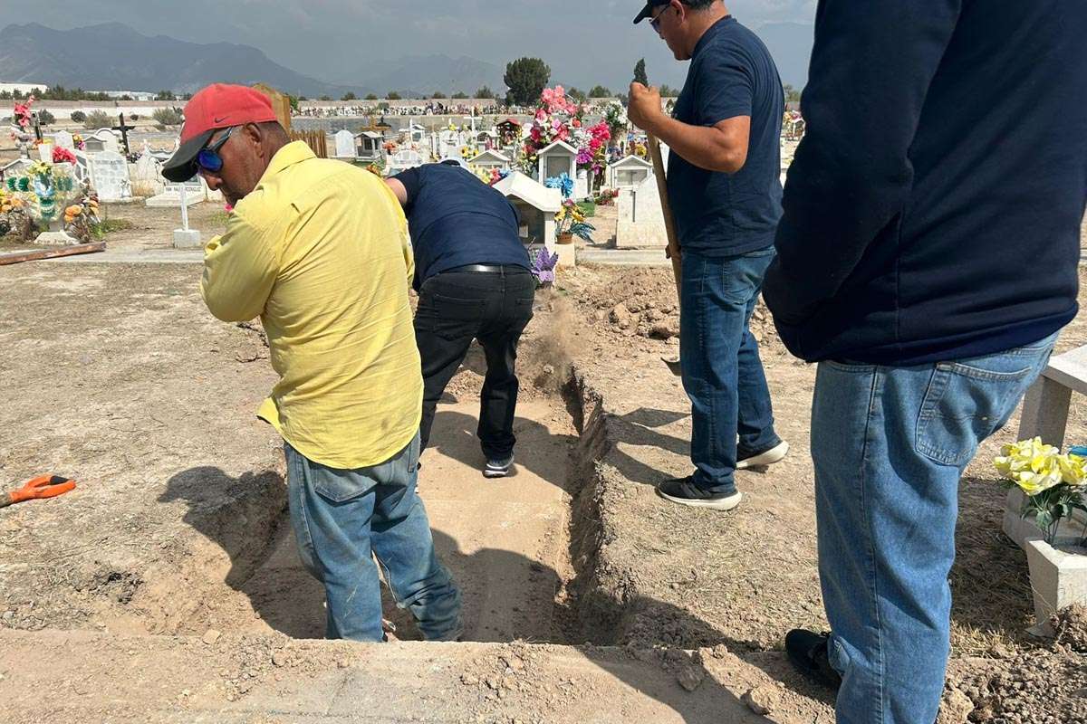 Familia denuncia irregularidades en el servicio funerario de Jardines de Arcángel
