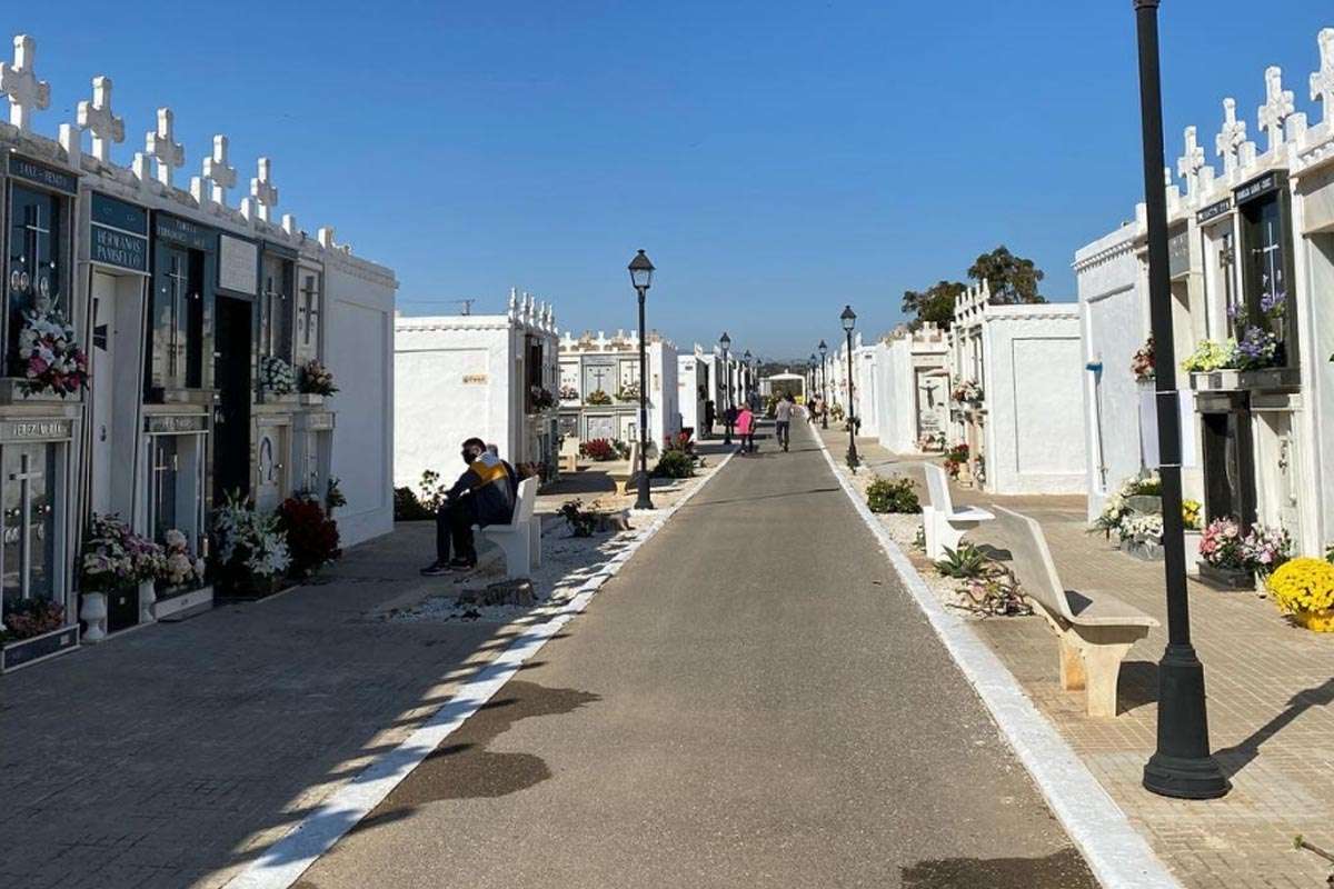 Amposta renueva la gestión del Cementerio Municipal con un servicio integral
