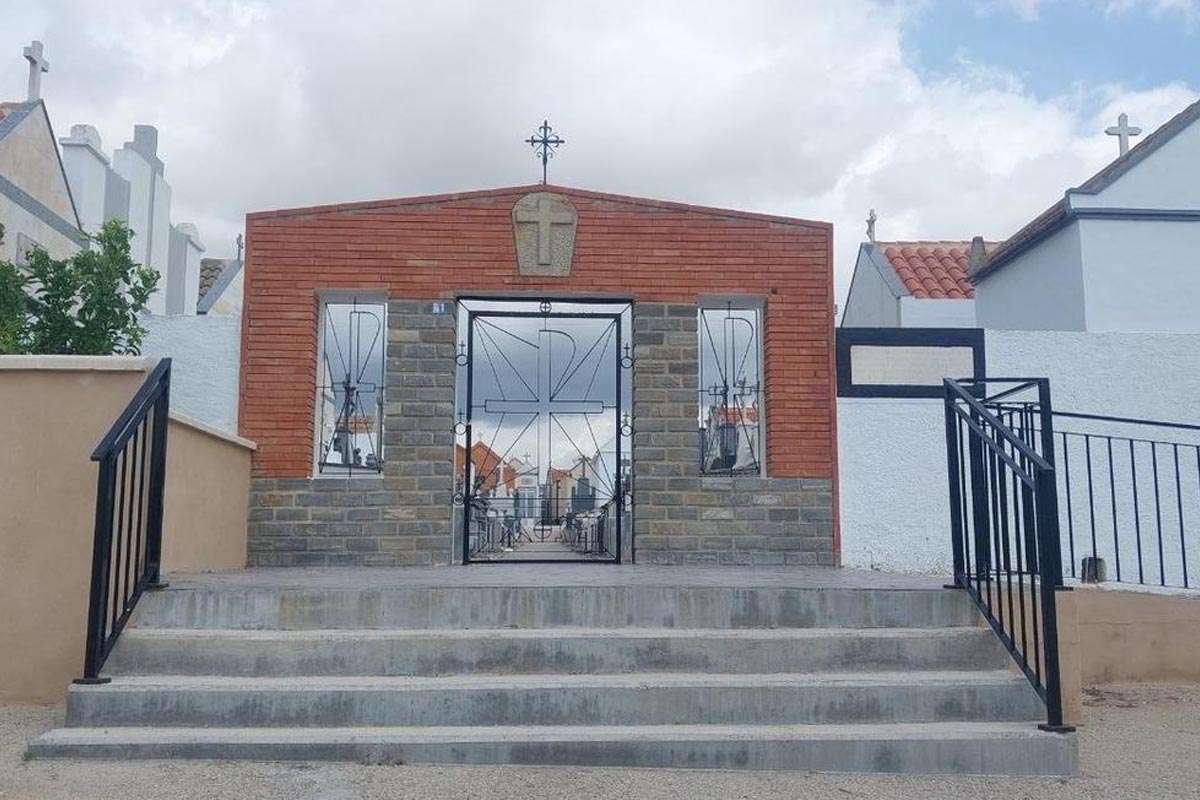Vecinos de Corvera enfrentan amenazas de exhumación por cambios en el pago del cementerio
