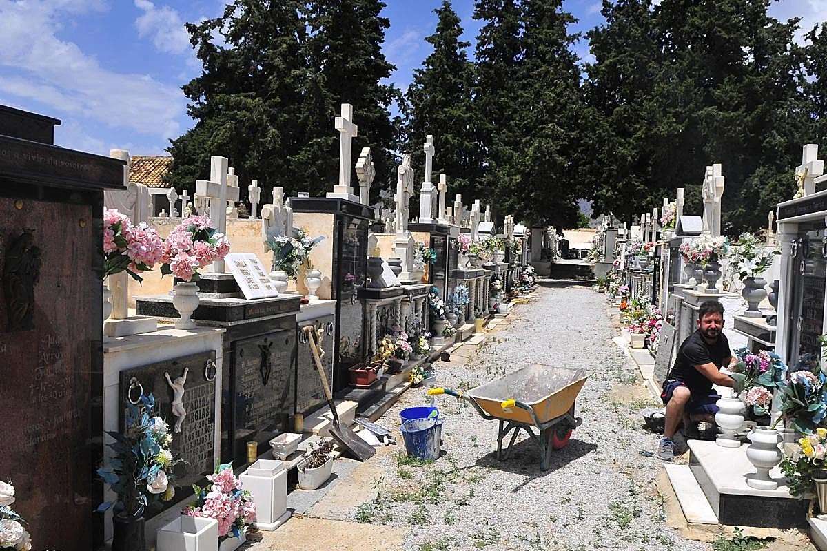 Dúrcal invierte en su cementerio centenario para preservar su legado y mejorar sus instalaciones
