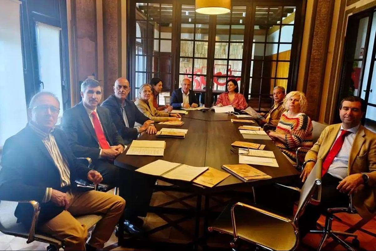 Gijón congela tarifas en cementerios municipales, IU rompe la unanimidad