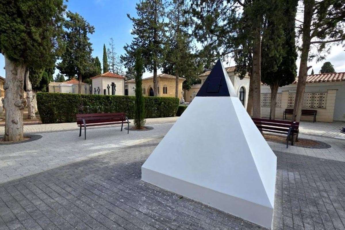 La Roda transforma el cementerio municipal con la Pirámide del Reposo
