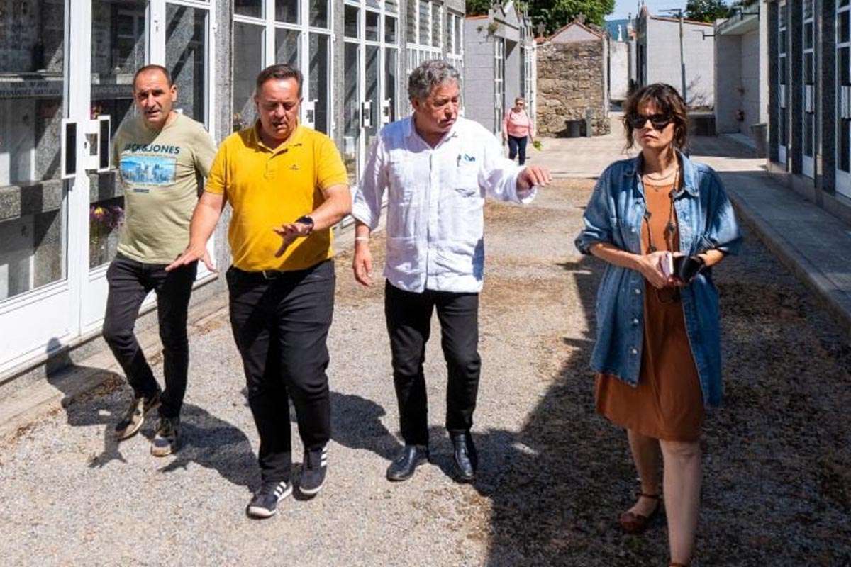 El cementerio de Lourizán resplandece con su nueva imagen