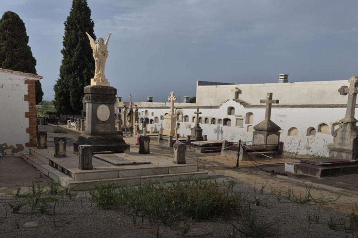 Vecinos de Sagunt alzan la voz por el abandono del cementerio municipal