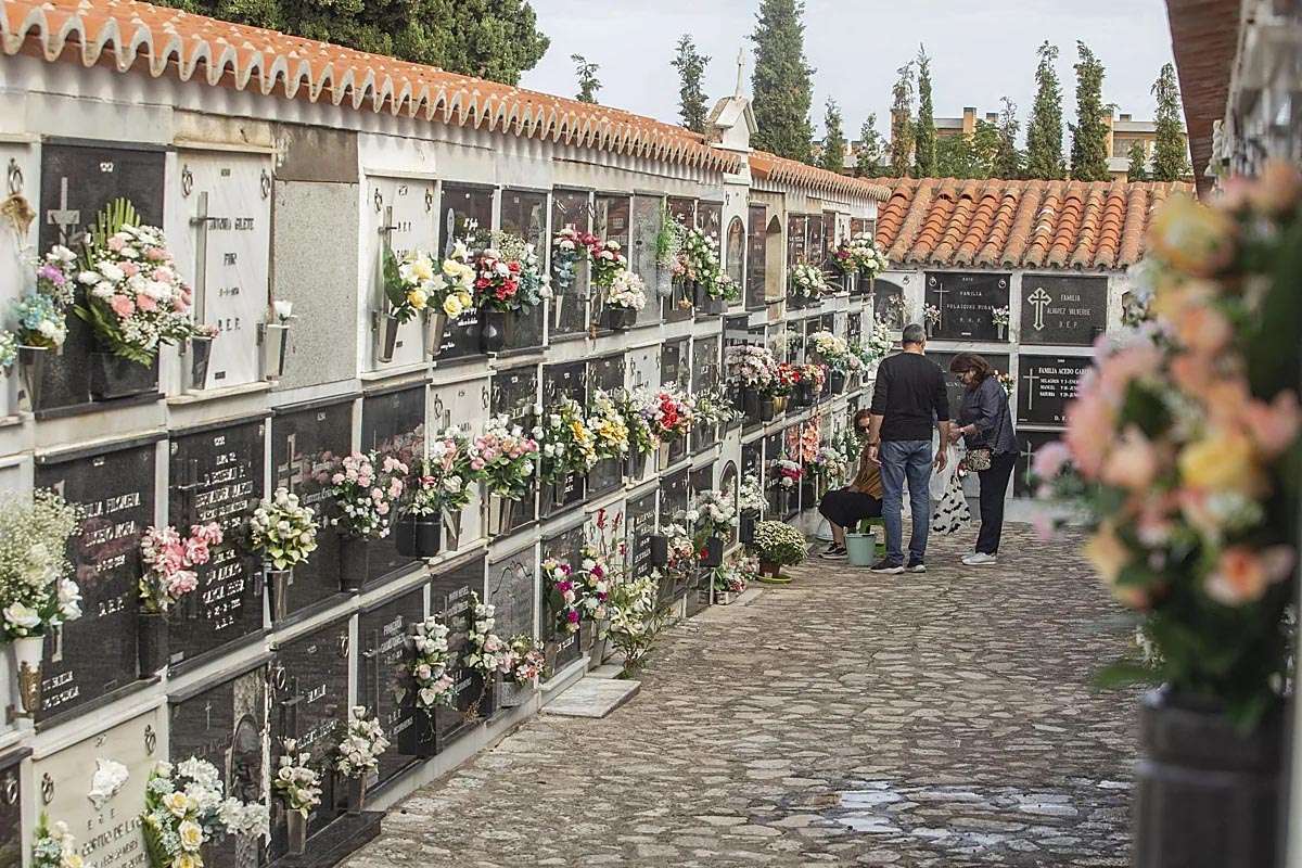 Cáceres estudia flexibilizar el pago de los nichos para familias vulnerables