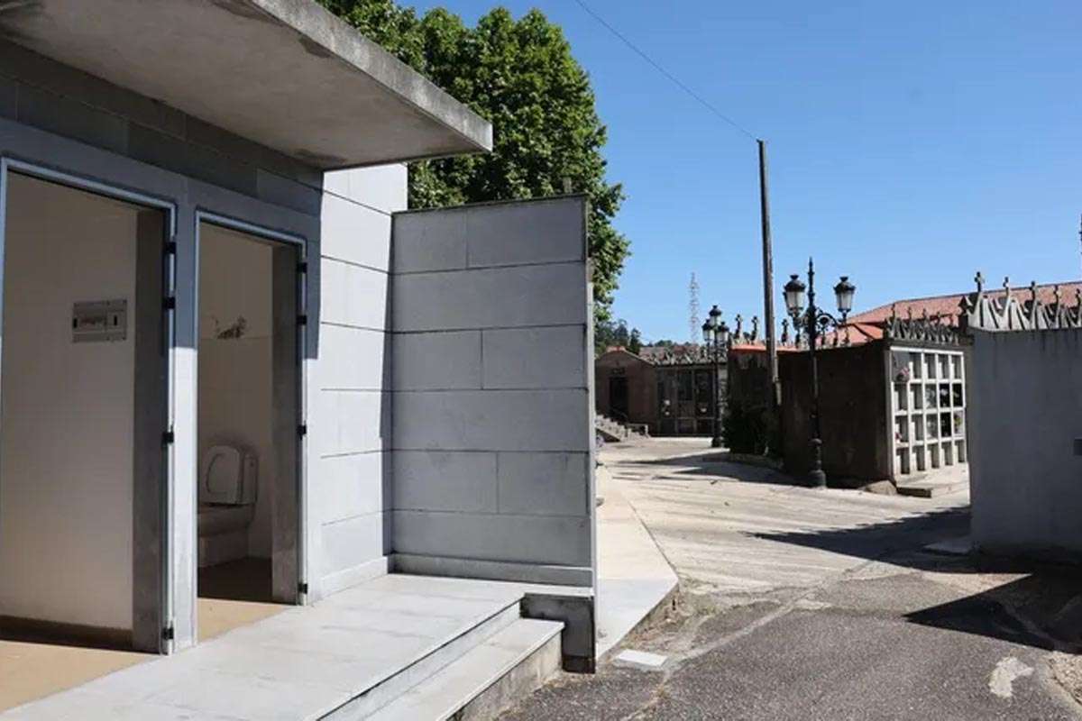 Vandalismo en Cea: roban las puertas de aluminio del cementerio