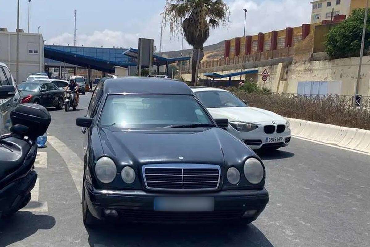 Marruecos autoriza el primer traslado de un cadáver desde Ceuta en medio de bloqueos