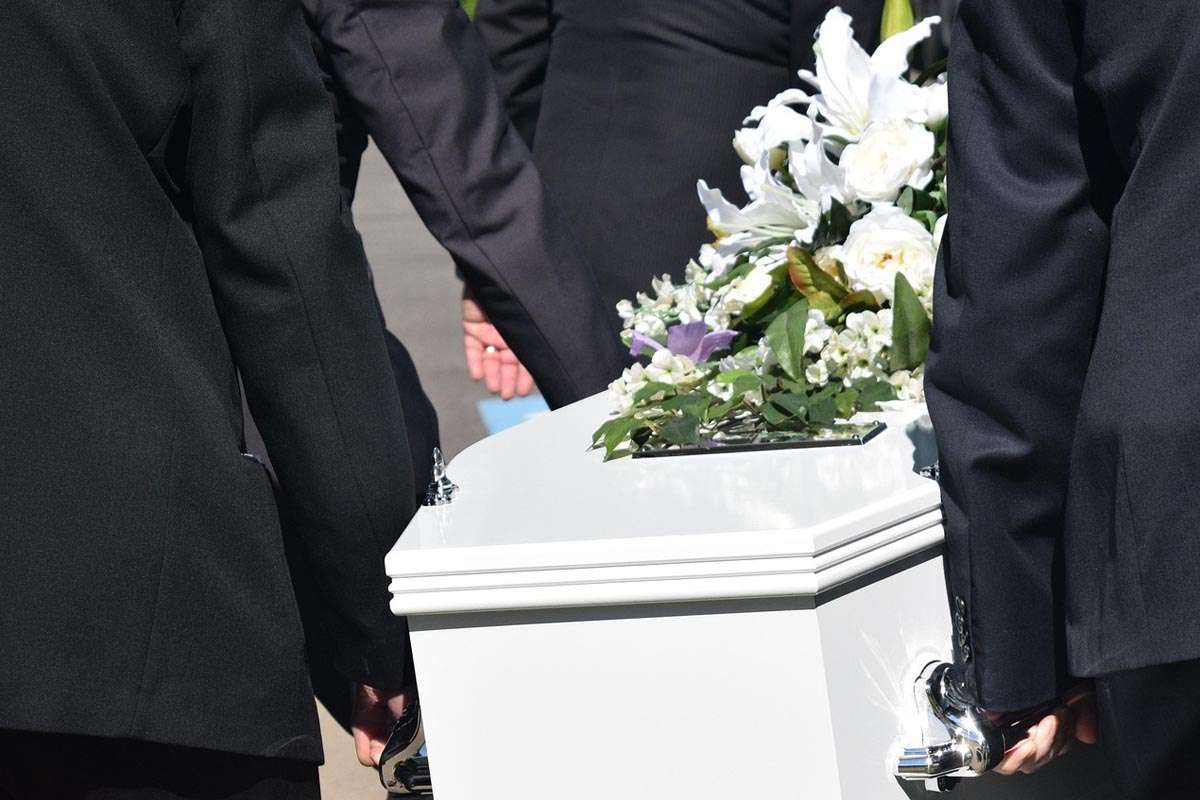 Hábitos funerarios en España: cremación, ceremonias y nuevas preferencias