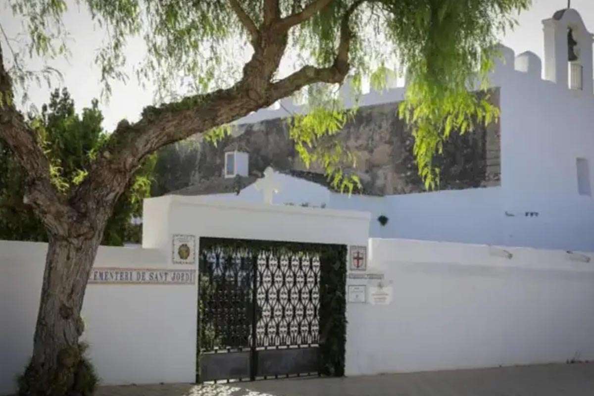 Sant Josep cierra cementerios por la noche para evitar pernoctaciones