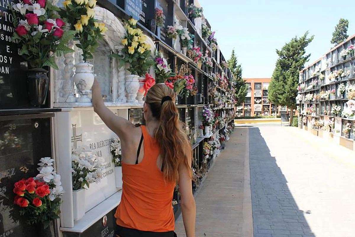 Almería ajusta al alza las tarifas de sus cementerios municipales